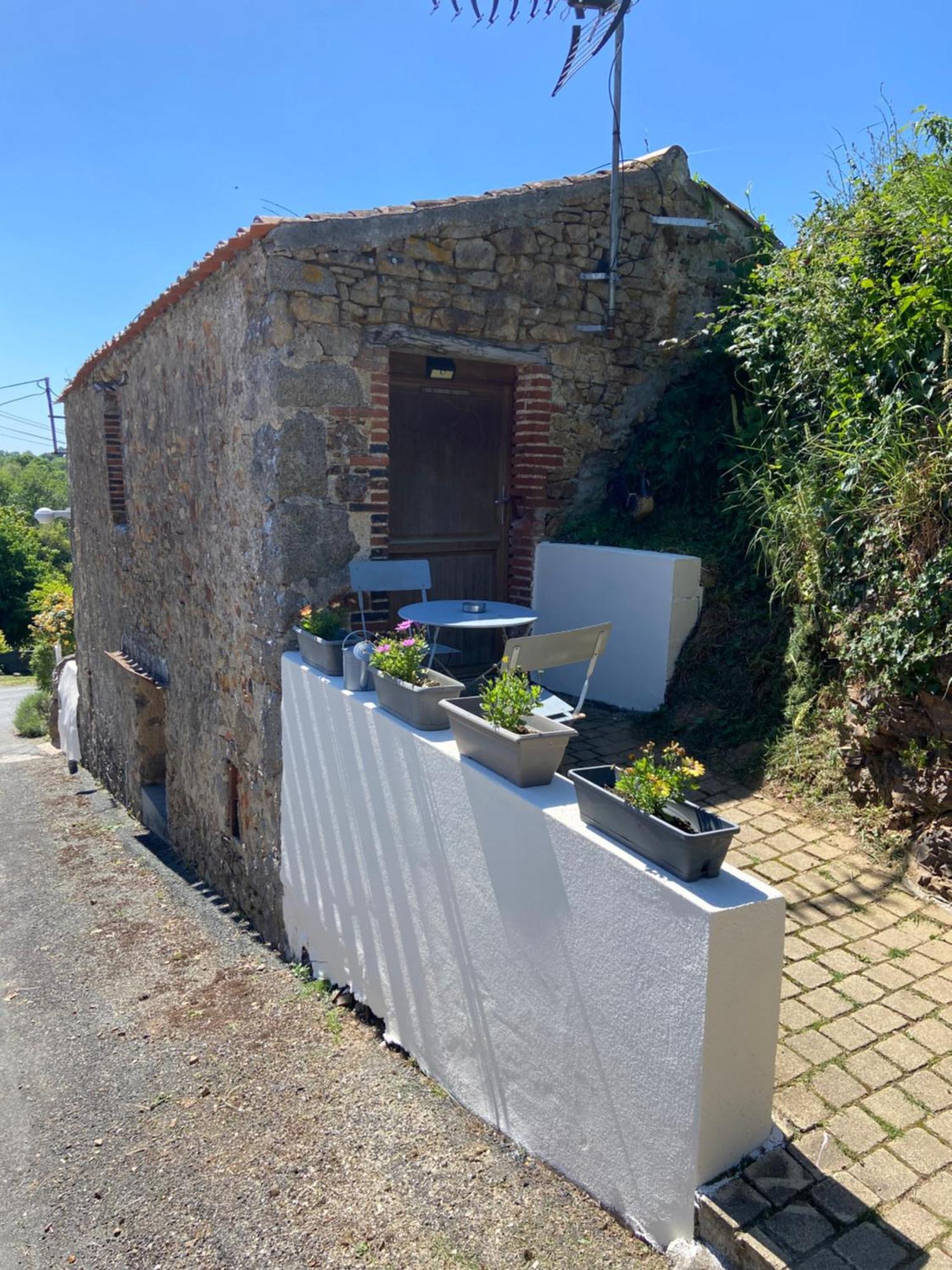 Le Petit Moulin Hotel Pouzauges Buitenkant foto